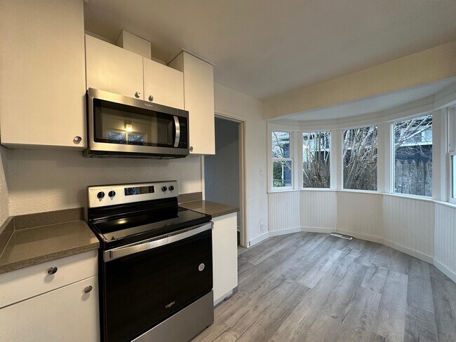 Foto del edificio - 1134 N Rainier Ave