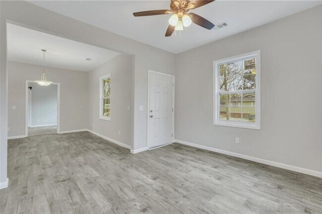 Foto del edificio - Live Near It All! 3 Bedroom Home in Midtown Savannah