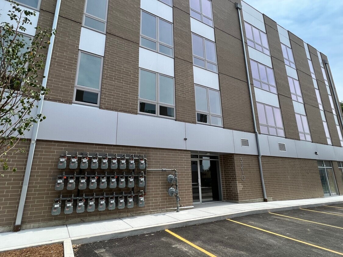 Foto principal - 3210 S Archer Ave