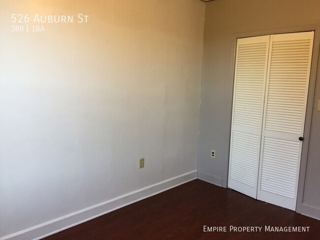 Building Photo - 3 Bedroom / 1 bathroom Home in Allentown!!