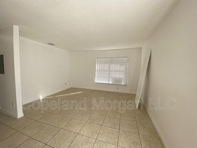 Building Photo - 5613 E 127th Ave