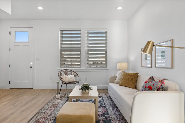 Sala de estar - 1754 S Highland Park Ave