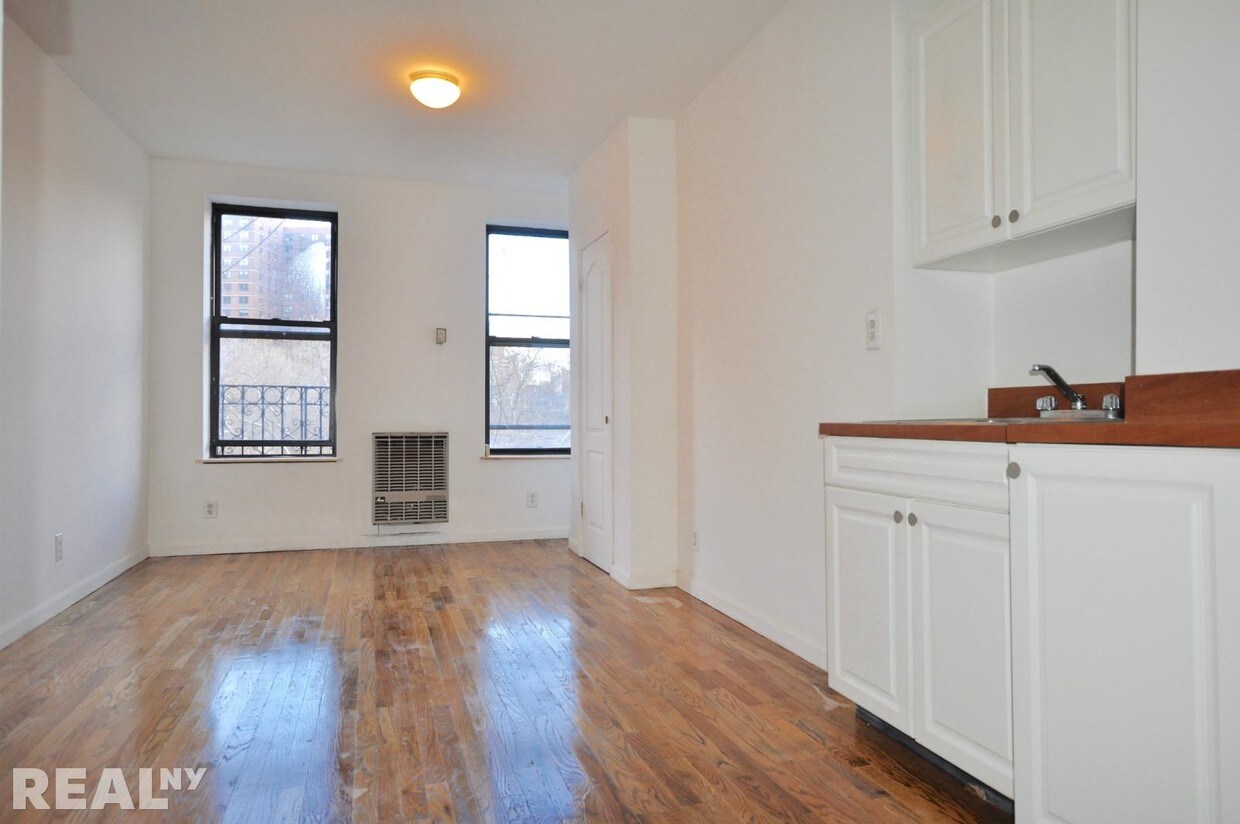 Building Photo - 17 Essex St