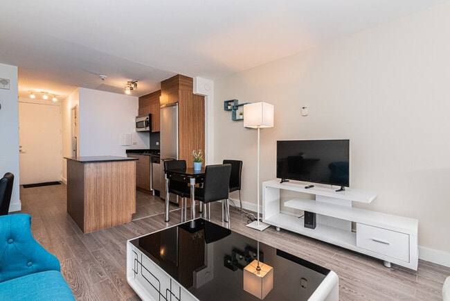 Building Photo - 3 Pl. Ontario