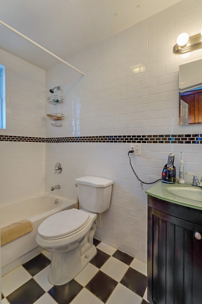 Building Photo - 141 N 8th St