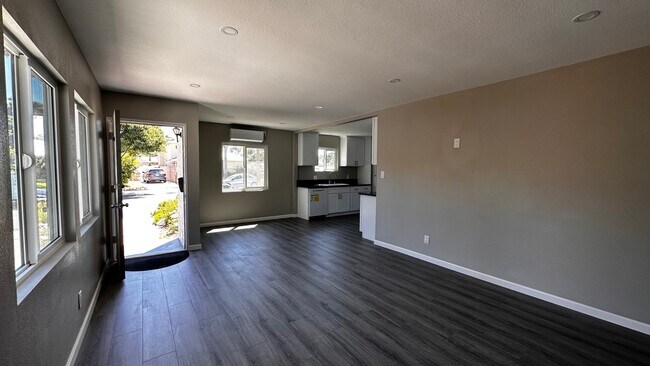 Living room - 24233 Madison St