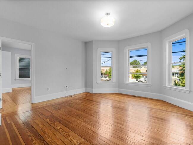 Building Photo - 96 Elm St