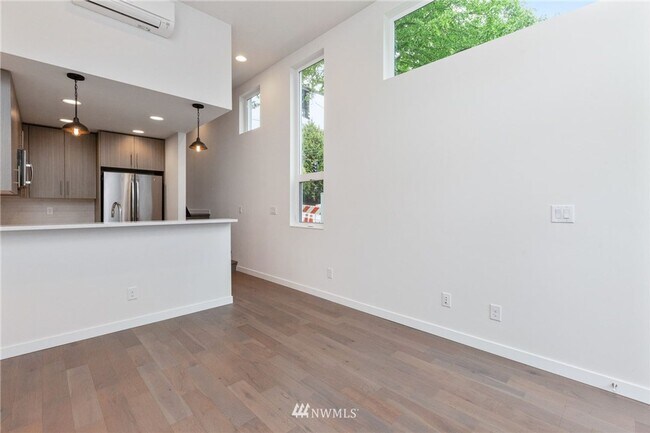 Foto del edificio - Immaculate 2 Bed 1.75 Bath Seattle Townhome!