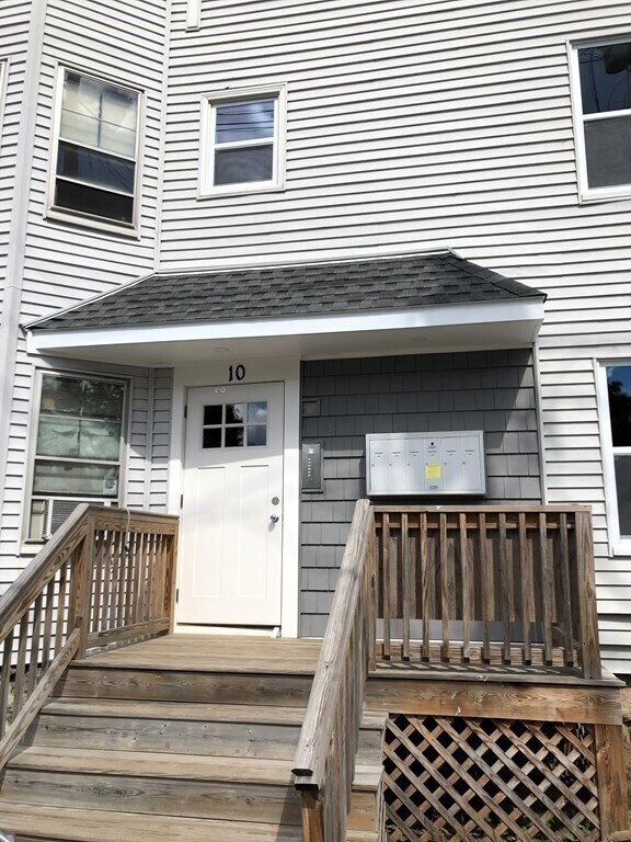 10 Bridge St Unit 2, Danvers, MA 01923 Room for Rent in Danvers, MA