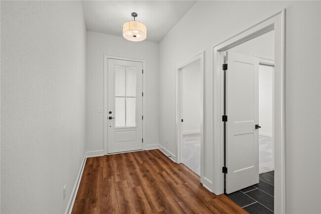 Building Photo - 431 Silverview Ave