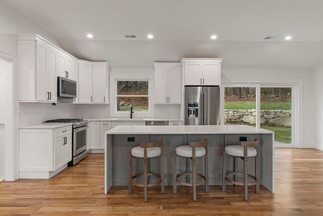 Building Photo - 52 Curtis Rd