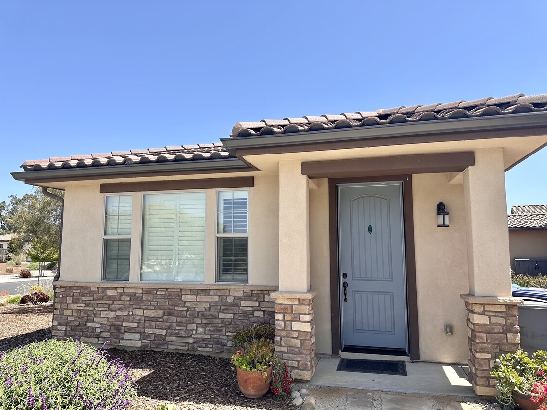 Beautiful outside view and entry door - 1866 Vista del Sol