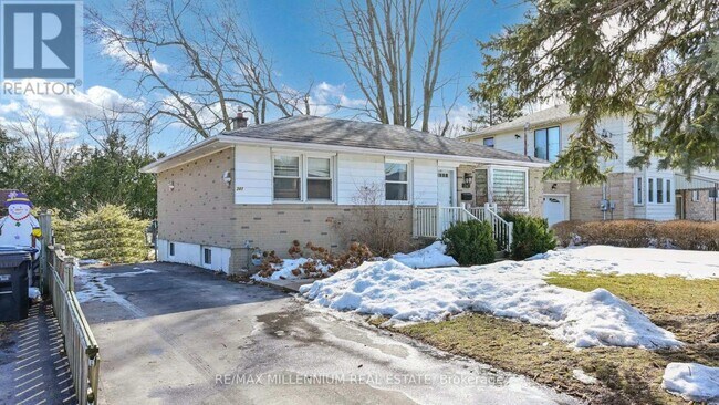 Photo du bâtiment - 341 Moore Park Ave