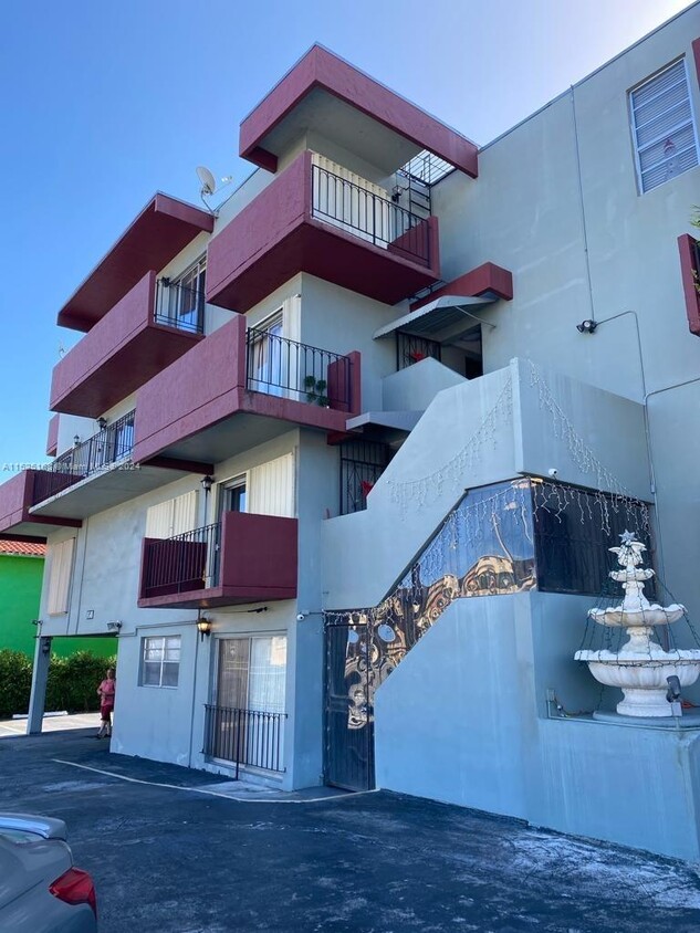 Primary Photo - 6580 W Flagler St
