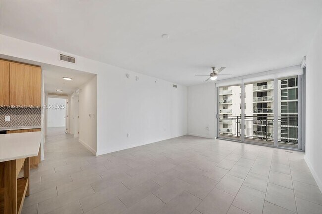 Foto del edificio - 2150 N Bayshore Dr