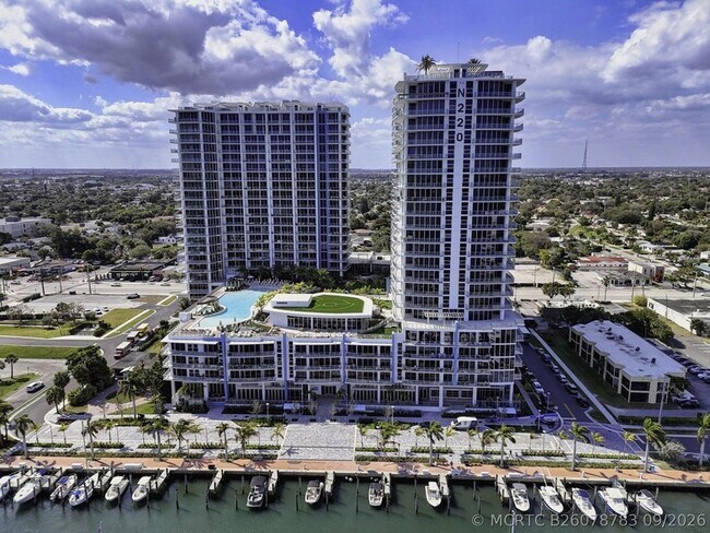 Building Photo - 220 Lake Shore Dr