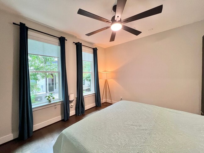 Building Photo - Stunning 3BD, 3.5BA Raleigh Townhome in a Walkable Community Near Tons of Shopping and Dining Opt...