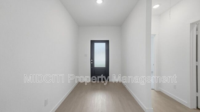Building Photo - 8905 San Carlos