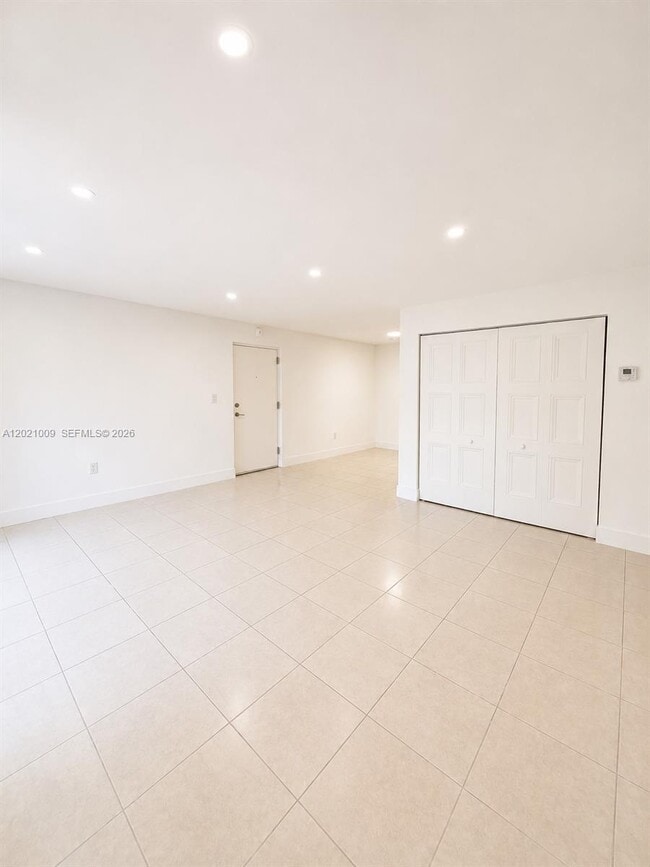 Foto del edificio - 7160 Fairway Dr