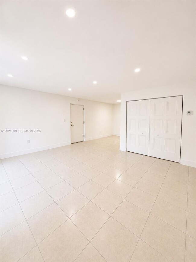 Building Photo - 7160 Fairway Dr