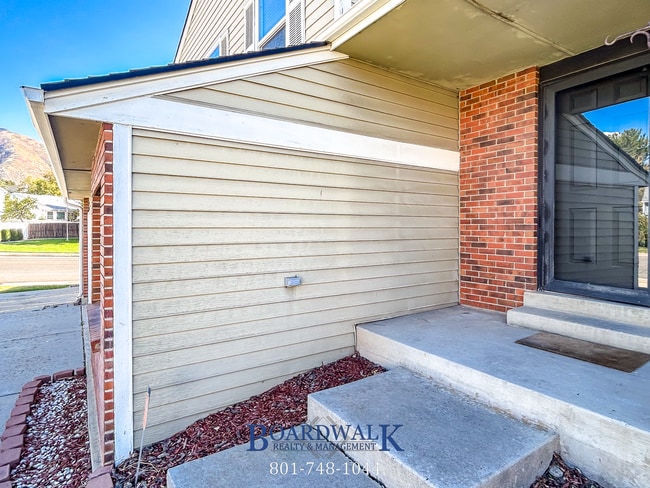 Building Photo - Remodeled & Ready 5 bed in Sandy