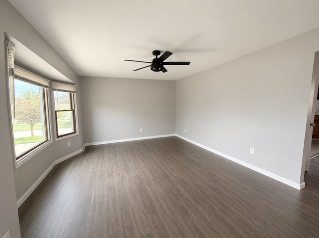Building Photo - 3 Bed 1.5 Bath home **Available Now***