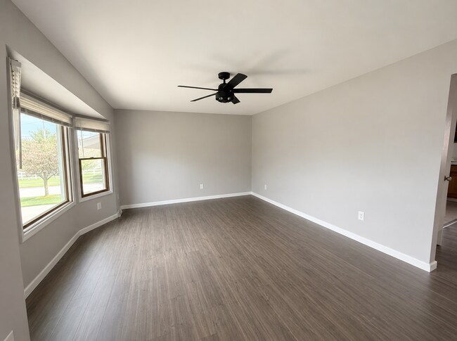 Foto del edificio - 3 Bed 1.5 Bath home **Available Now***