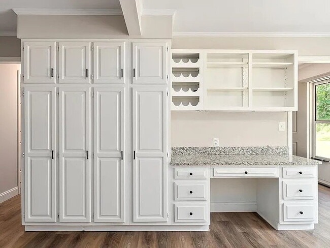 Building Photo - 1409 Robert Ln