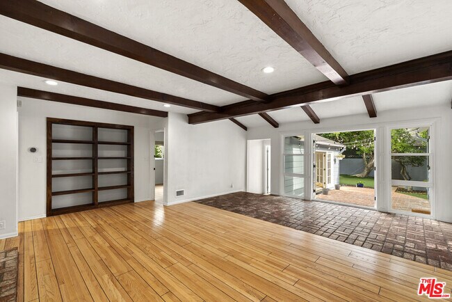 Foto del edificio - 4506 Nagle Ave