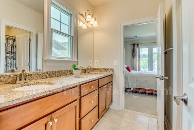 Building Photo - 1751 Tysons Crest Ln