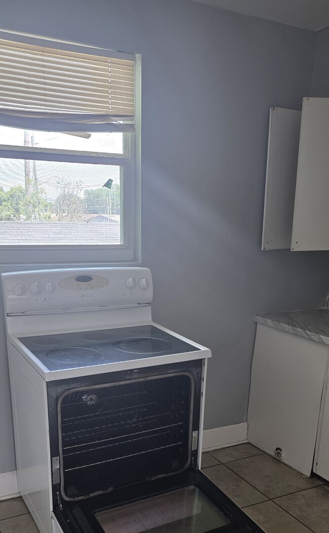 Building Photo - 1445 W 29th St