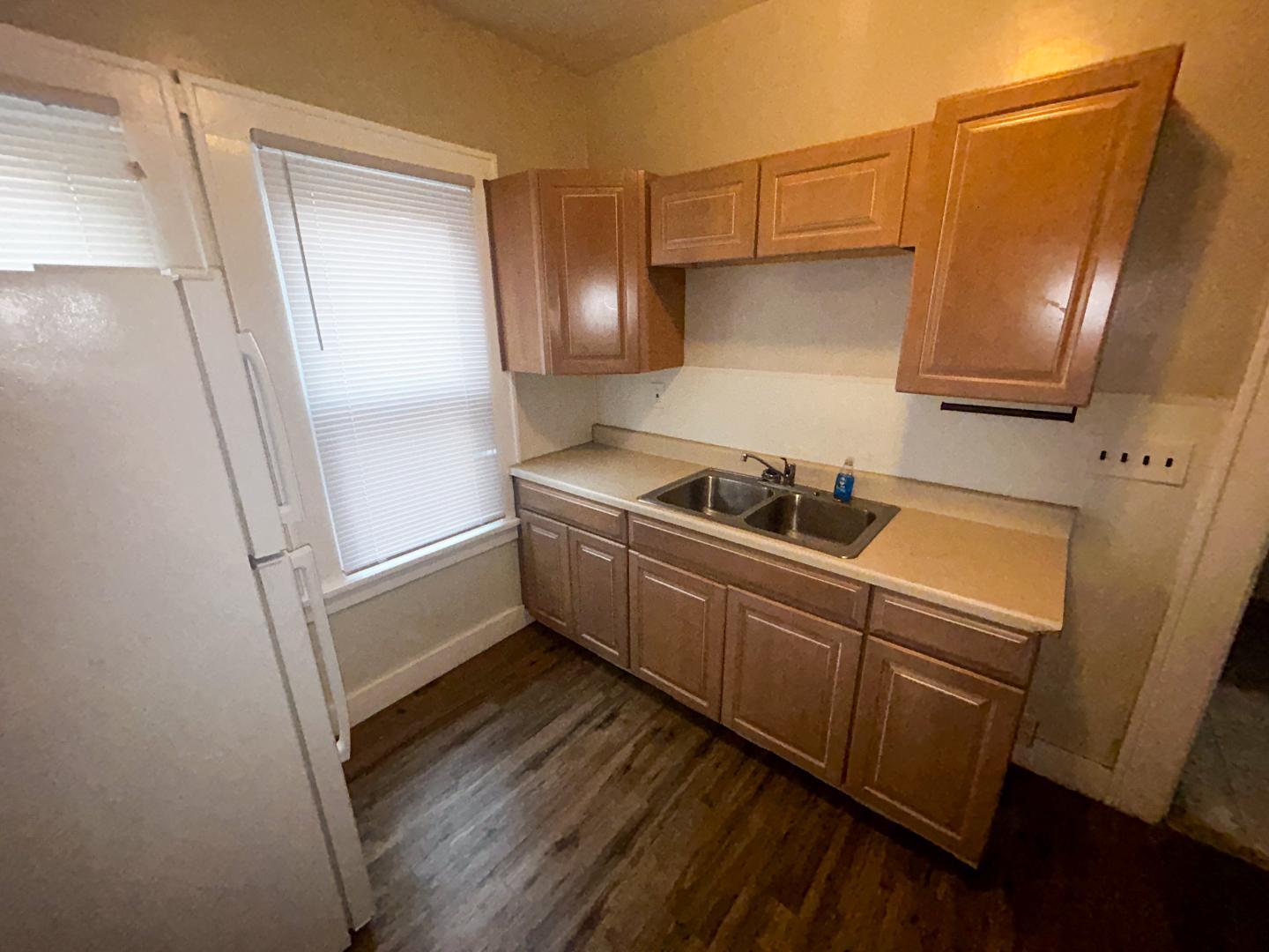 390 E 162nd St Cleveland, OH 44110 – photo 2