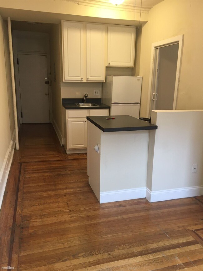 Foto del edificio - 1 br, 1 bath Apartment - 928 Pine Street