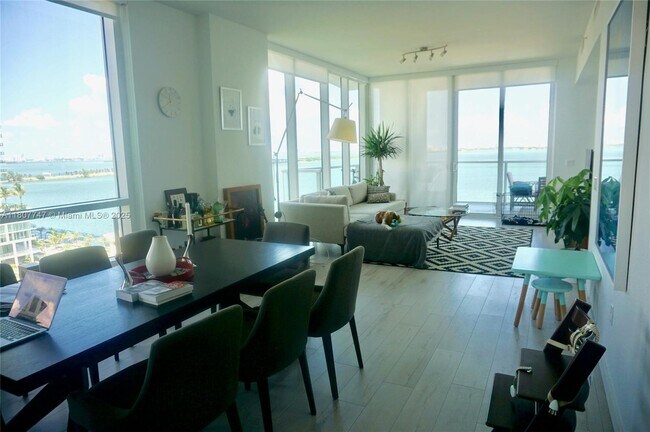 Foto del edificio - 601 NE 27th St