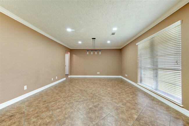 Building Photo - 9922 Carmalee St