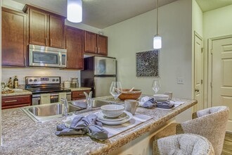 Building Photo - The Links at Pebble Creek Apartments