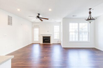 Building Photo - 400 Symphony Cir