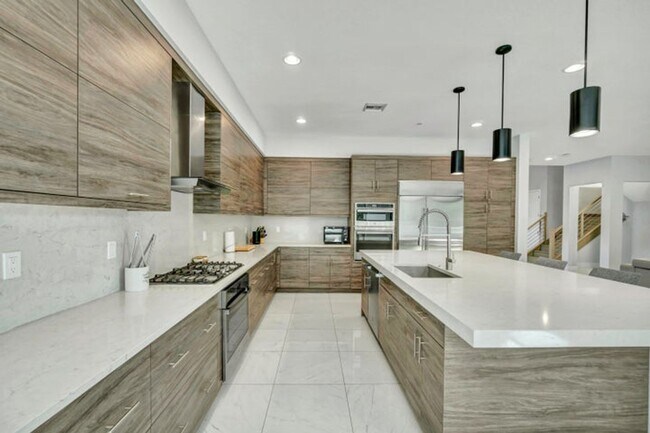 Foto del edificio - 17081 Five Waters Ave