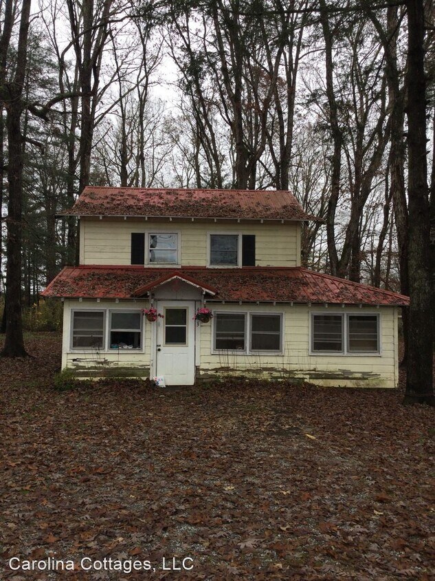 2 br, 1 bath House 4653 Howard Gap Road House Rental in