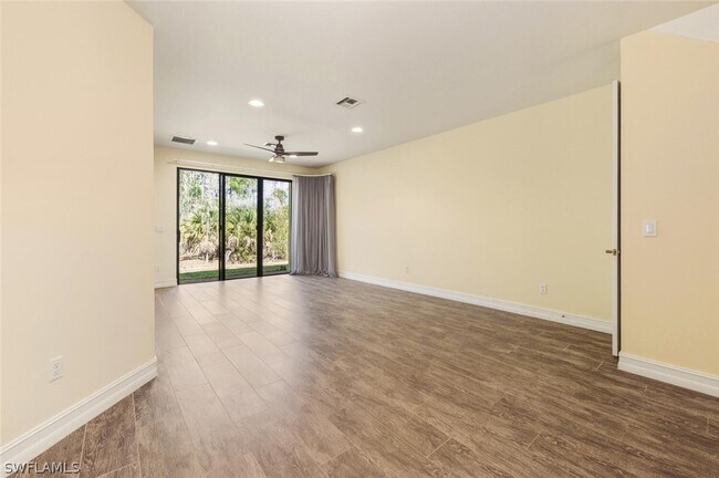 Foto del edificio - 7923 Bristol Cir