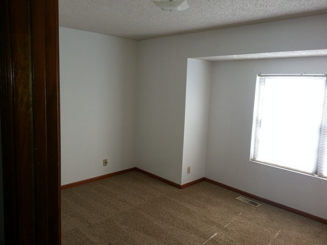 Building Photo - Southern Hills Townhomes