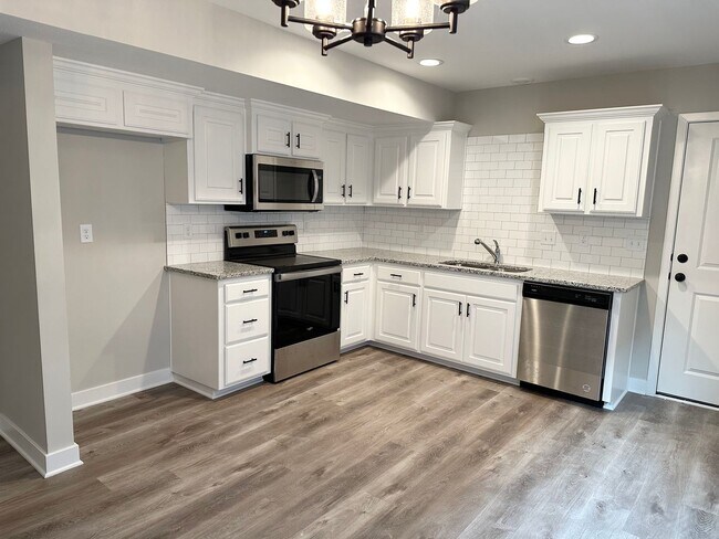 Building Photo - 128-132 SW 8th St