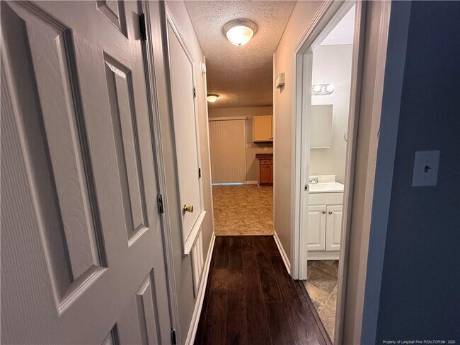 Building Photo - 5833 Aftonshire Dr