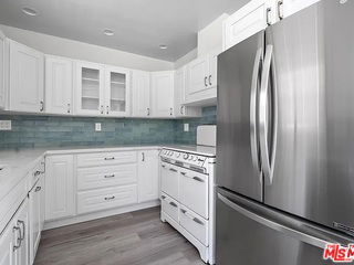 Foto del edificio - 908 Venezia Ave