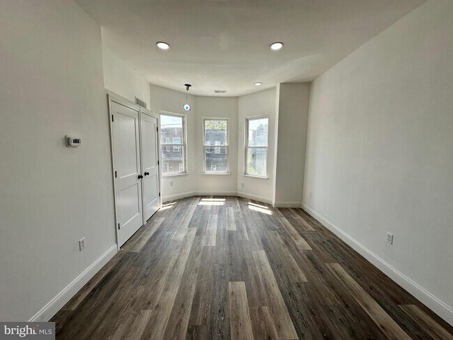 Building Photo - 1233 W Venango St