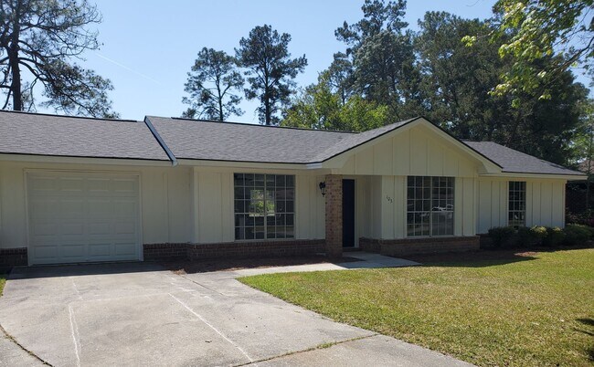 Foto del edificio - Newly remodeled, 3 bedroom, 2 bath home with large fenced in backyard in the heart of Rincon