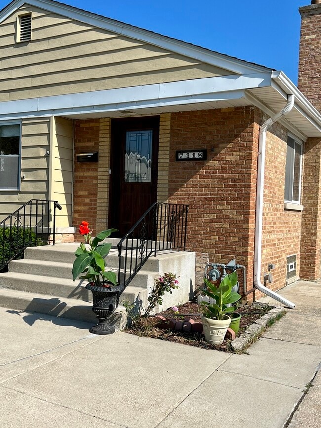 Building Photo - 7448 W Jonquil Terrace