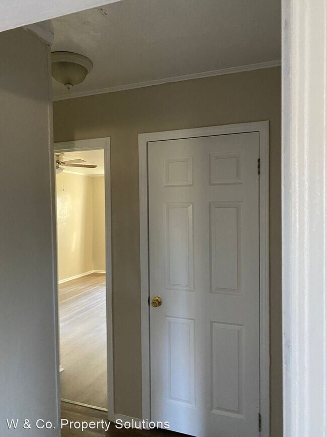 Foto del edificio - 2 br, 1 bath House - 3062 School St