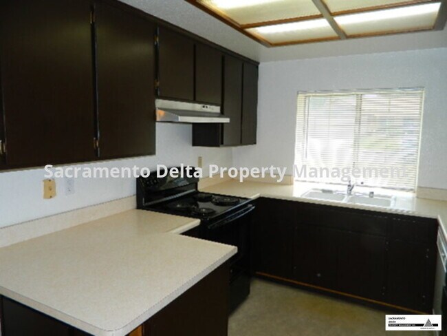 Building Photo - 7213 Old Nave Ct