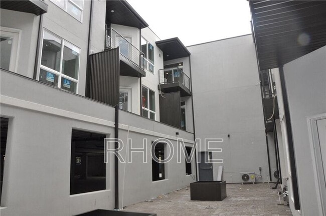 Building Photo - 965 S 200 W